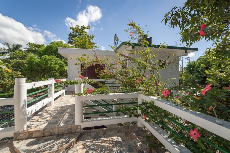 Aparthotel Beach House Condos Negril
