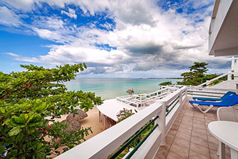 Aparthotel Beach House Condos Negril