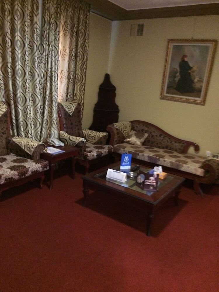 Acacia Hotel & Suites