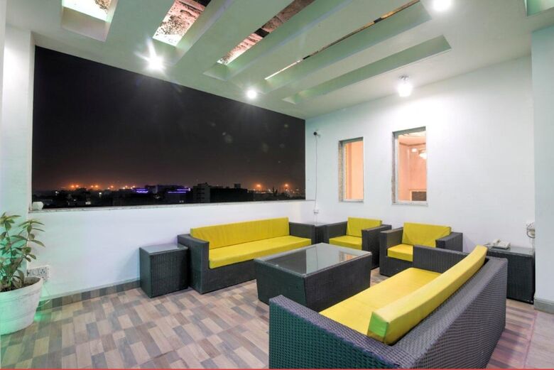 Hotel Amit House