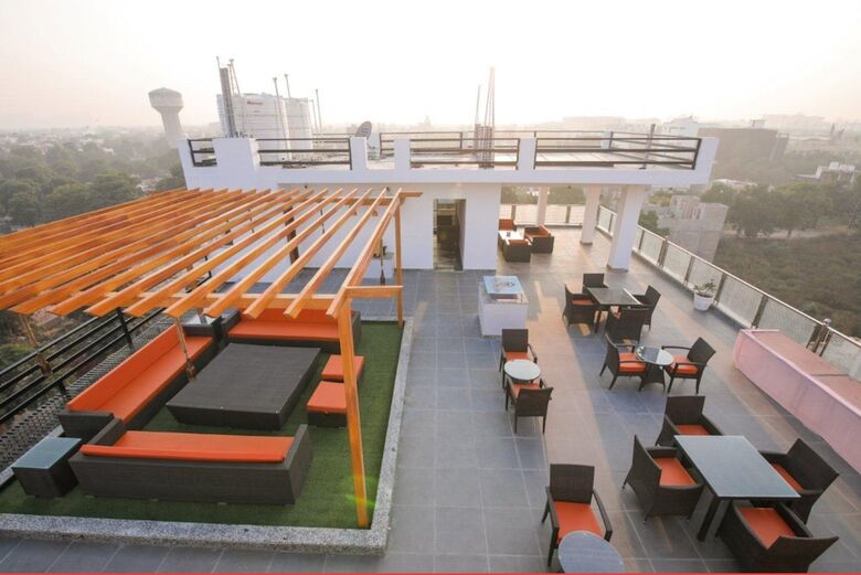 Hotel Amit House