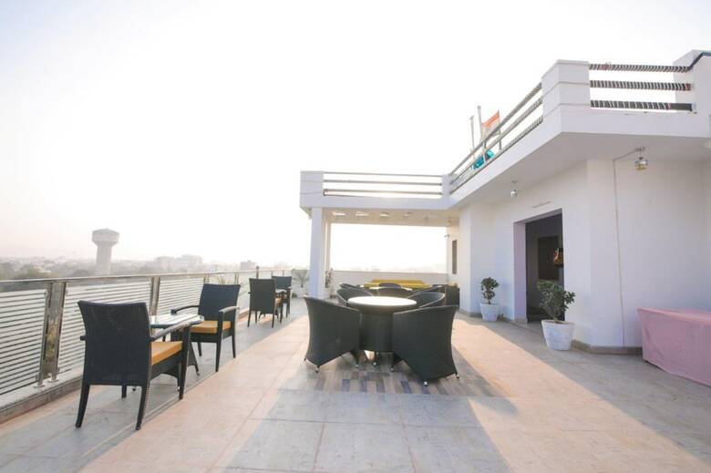 Hotel Amit House