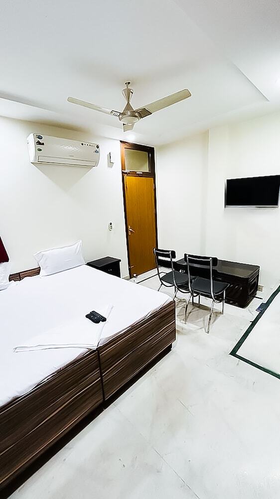 Roomshala 140 Hotel 24&7 Malviya Nagar