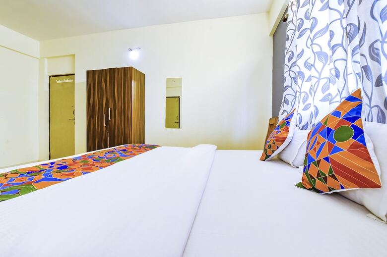 Hotel Fabexpress Royal Pride