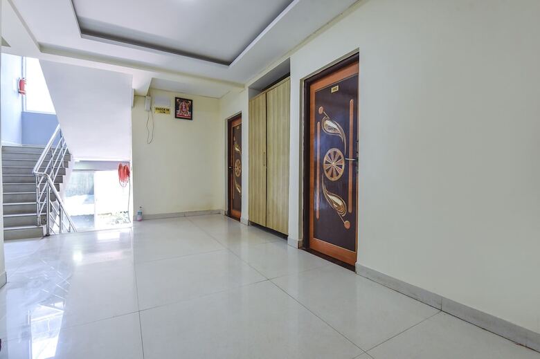 Hotel Fabexpress Royal Pride