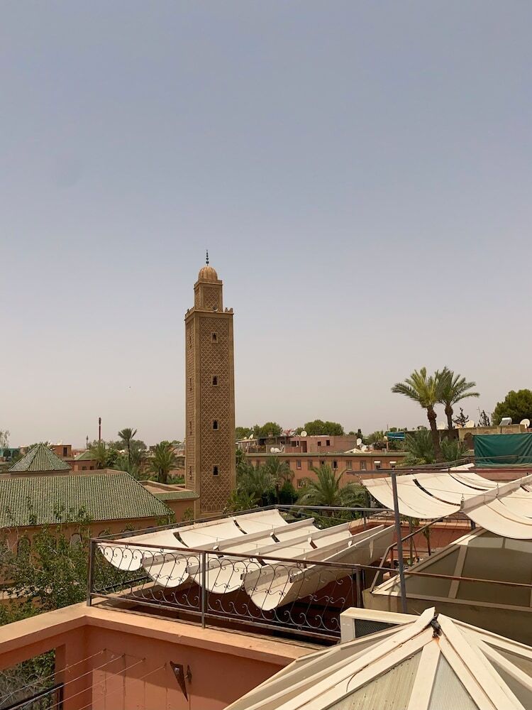 Riad With Outdoor Swimming Pools