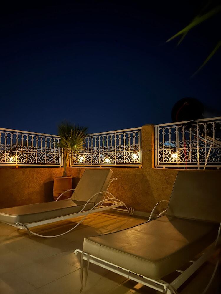 Riad With Outdoor Swimming Pools