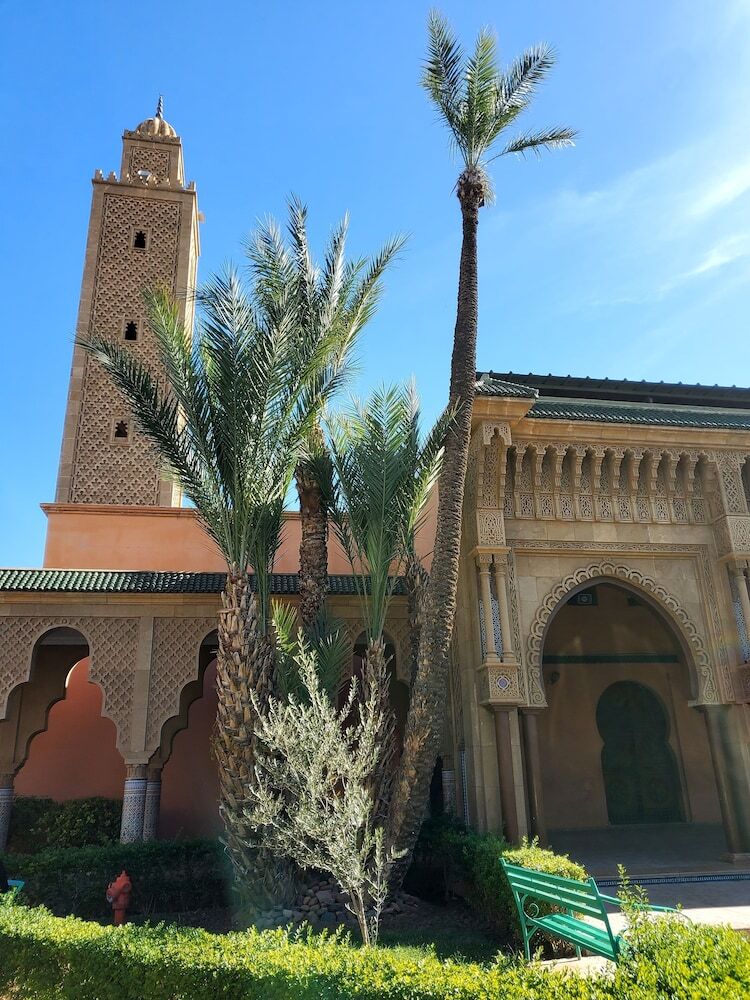 Riad With Outdoor Swimming Pools