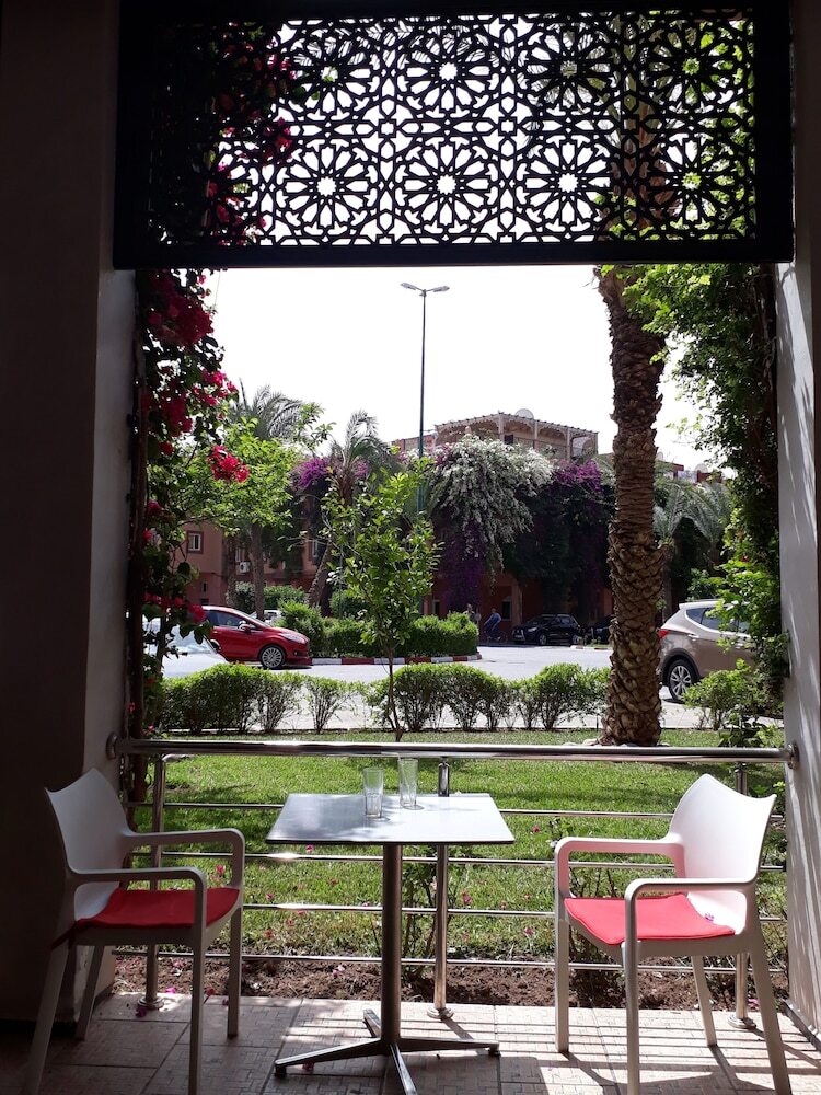 Riad With Outdoor Swimming Pools