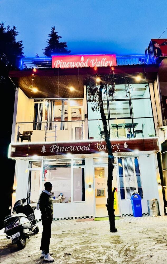 Hotel Pinewood Valley Mussoorie