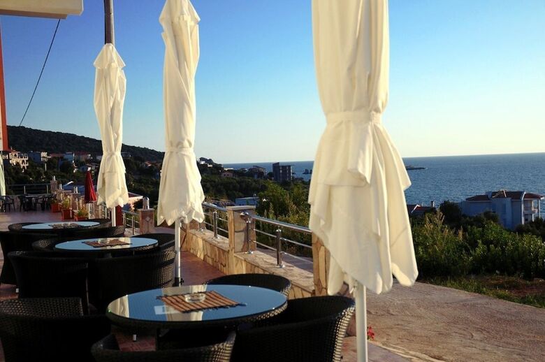 Aparthotel Apartments De Lara
