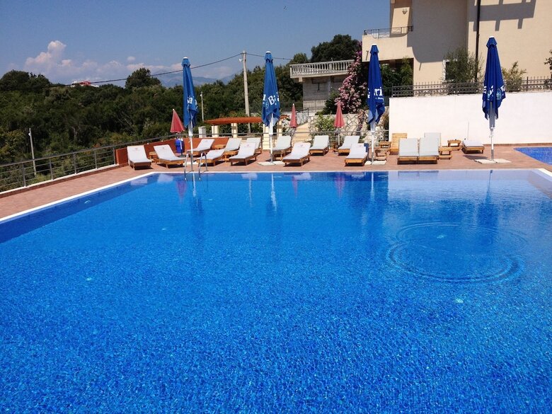 Aparthotel Apartments De Lara