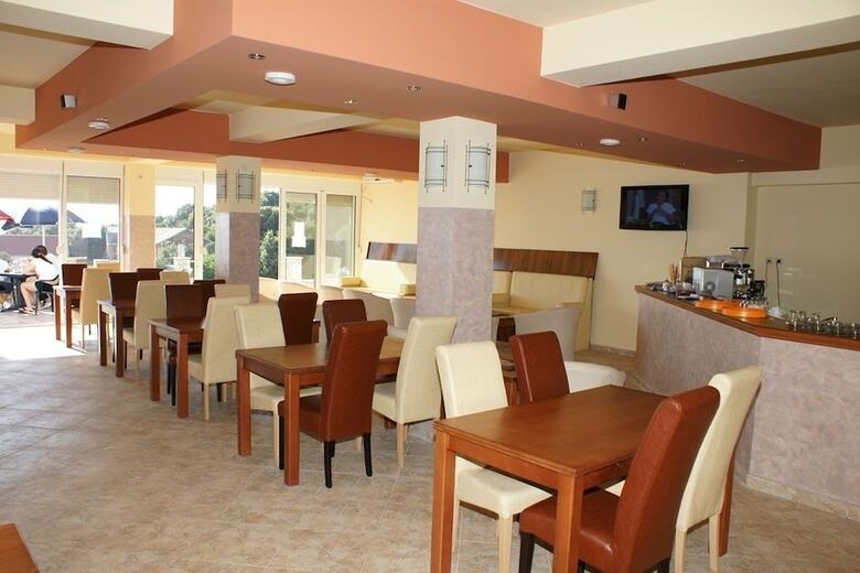 Aparthotel Apartments De Lara