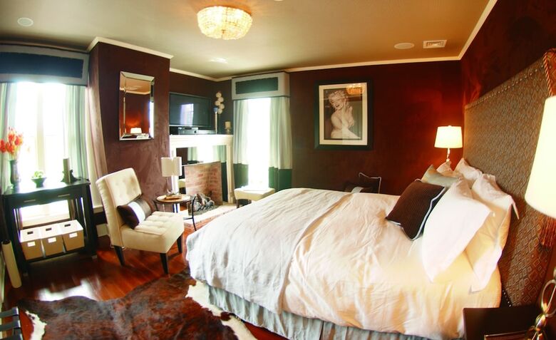 Hotel Jedediah Hawkins Inn