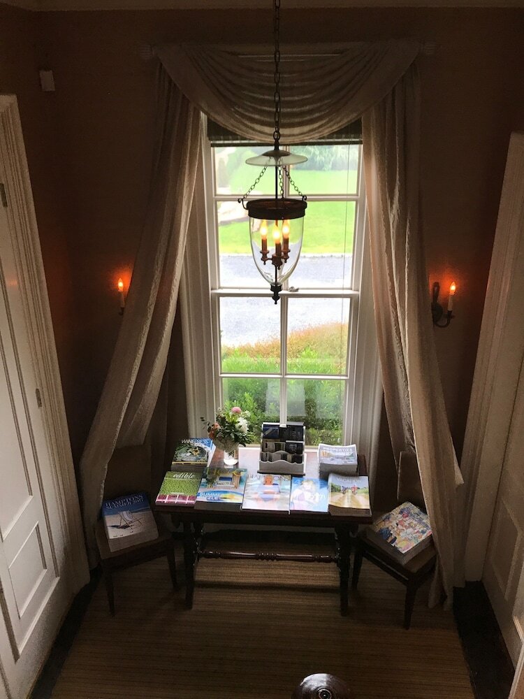 Hotel Jedediah Hawkins Inn