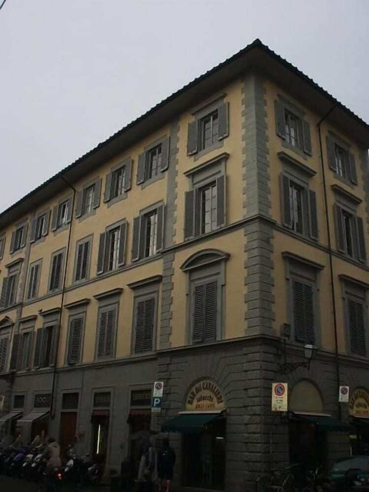 XXVII Aprile Bed & Car