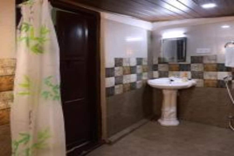 Hotel Arogya Lake Resort