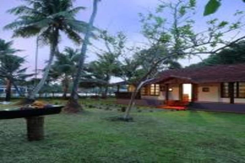Hotel Arogya Lake Resort