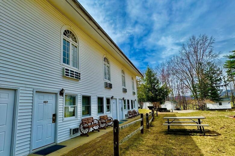Hotel Merrill Farm Inn