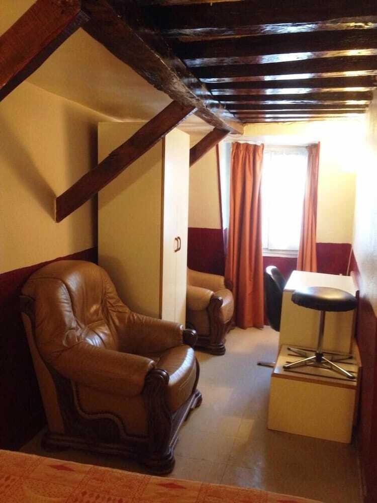 Hotel Du Pont Neuf