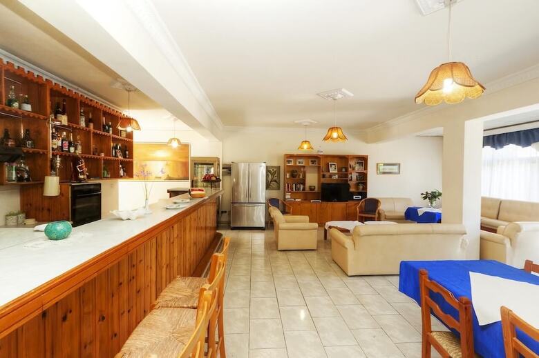 Room-spacious One Bedroom Apartment In P