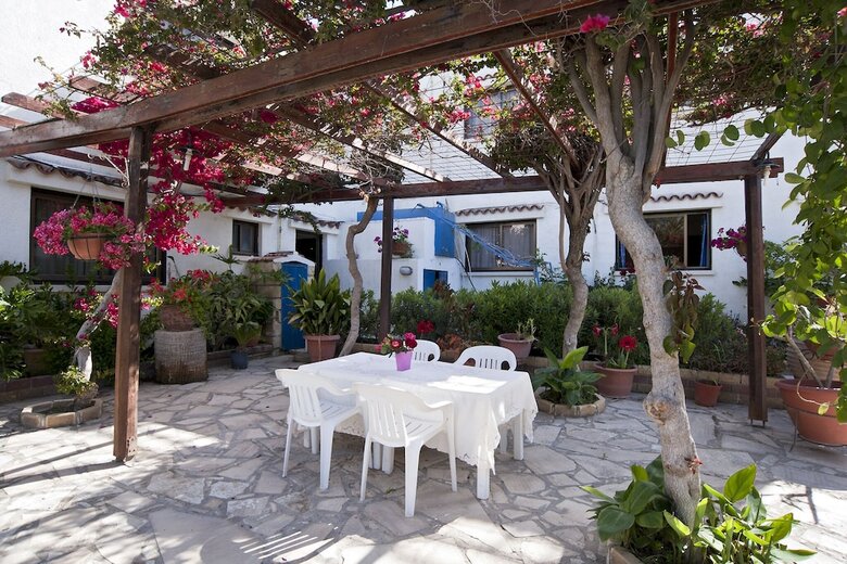 Room-spacious One Bedroom Apartment In P
