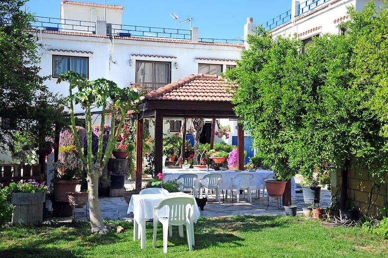 Room-spacious One Bedroom Apartment In P