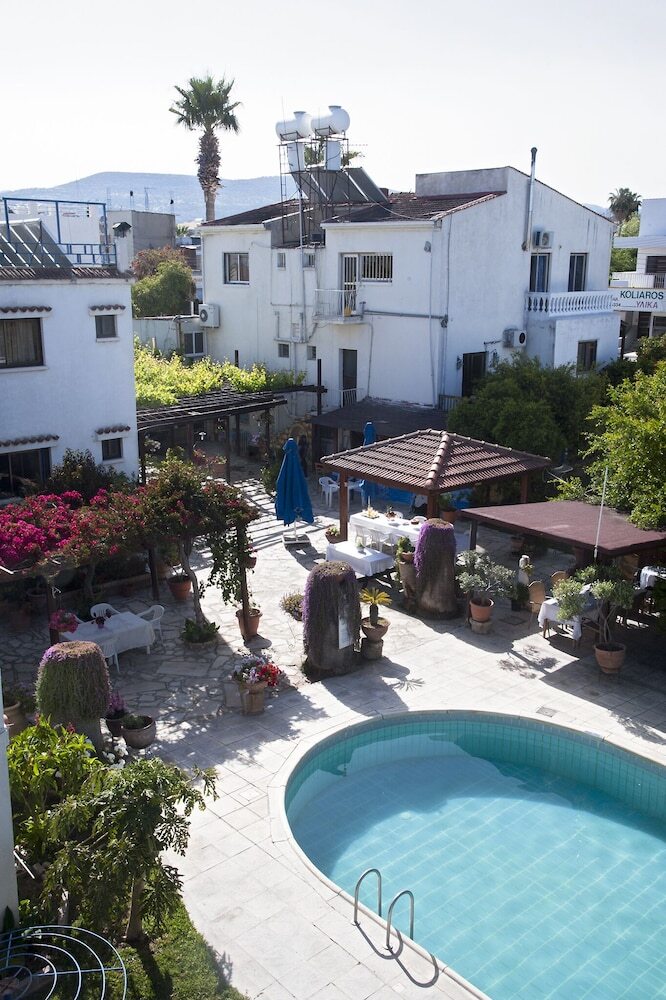 Room-spacious One Bedroom Apartment In P