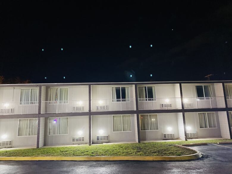 Motel Host Inn