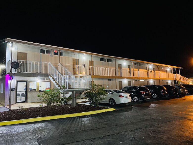 Motel Host Inn