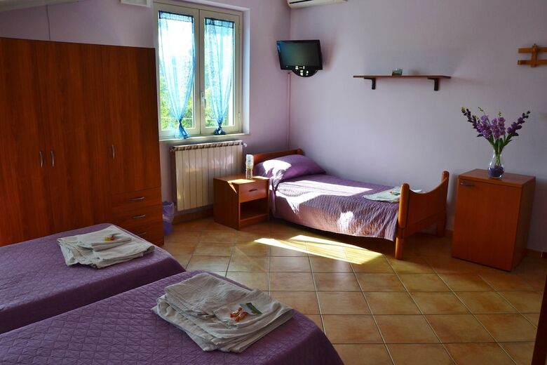 Bed & Breakfast B B S Elia Villa Surrounded By Greenery Inside The Historic Dubini Park
