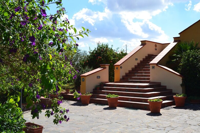Bed & Breakfast B B S Elia Villa Surrounded By Greenery Inside The Historic Dubini Park