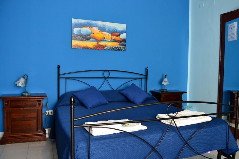 Bed & Breakfast B B S Elia Villa Surrounded By Greenery Inside The Historic Dubini Park