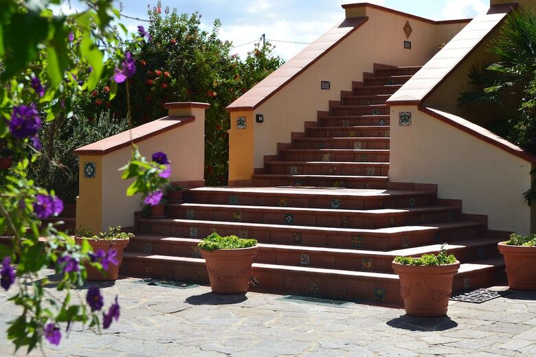 Bed & Breakfast B B S Elia Villa Surrounded By Greenery Inside The Historic Dubini Park