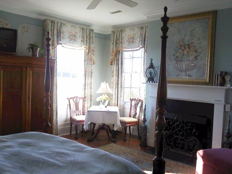 Posada City Club Of Wilmington