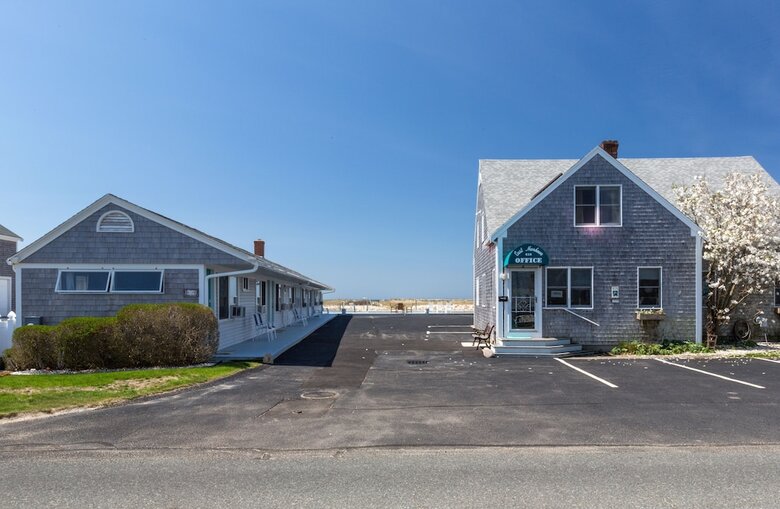 East Harbour Motel And Cottages