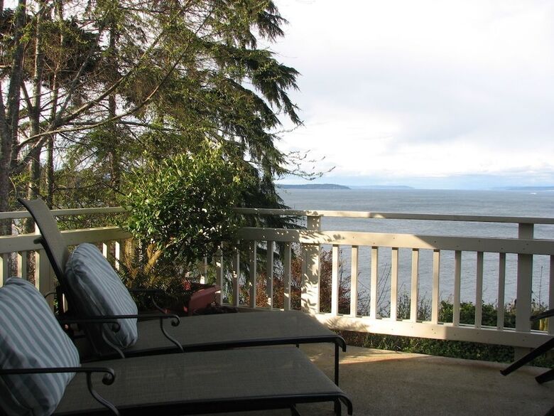 Skiff Point Guest House