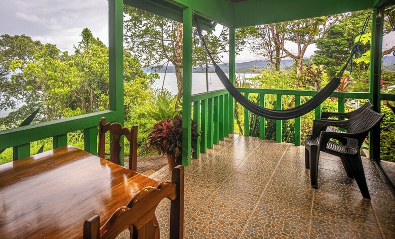 Cotingas Ocean View