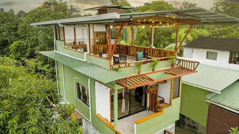 Cotingas Ocean View