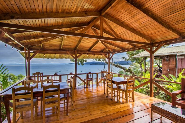 Cotingas Ocean View