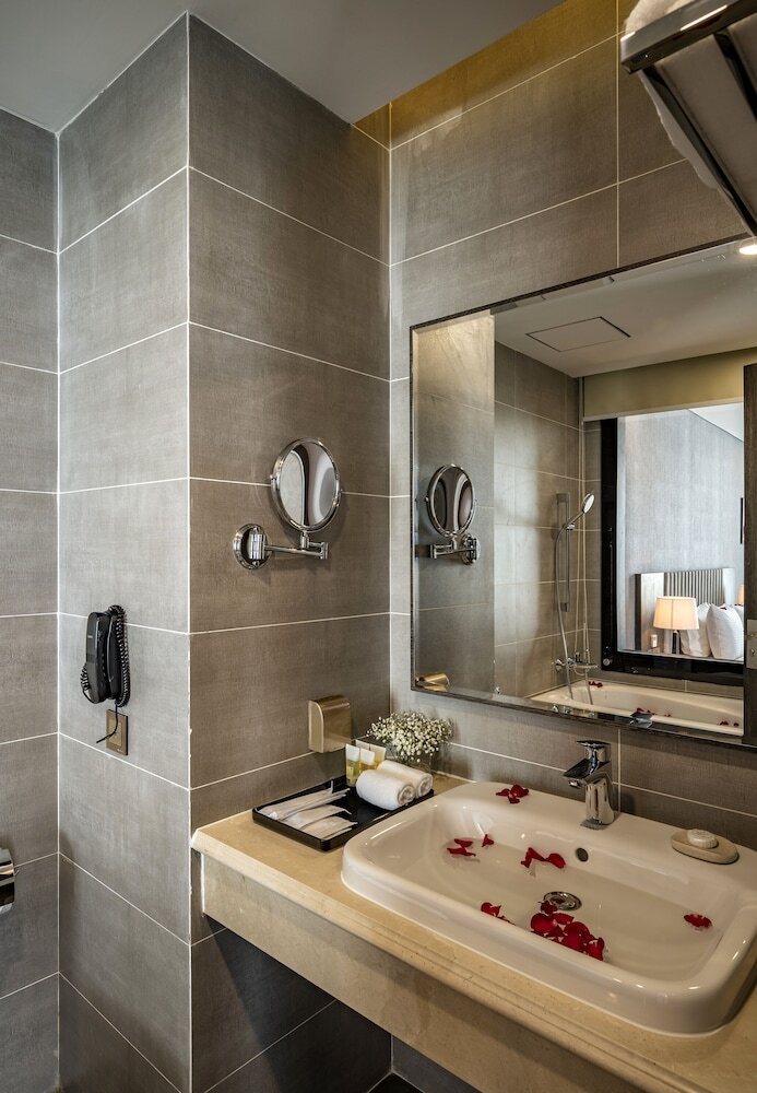 Muong Thanh Luxury Saigon Hotel