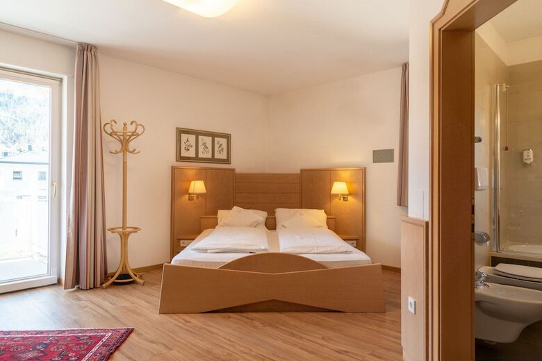 Hotel Goldenes R�ssl