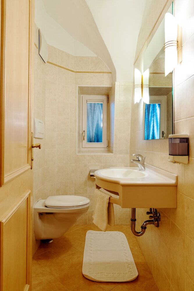 Hotel Goldenes R�ssl