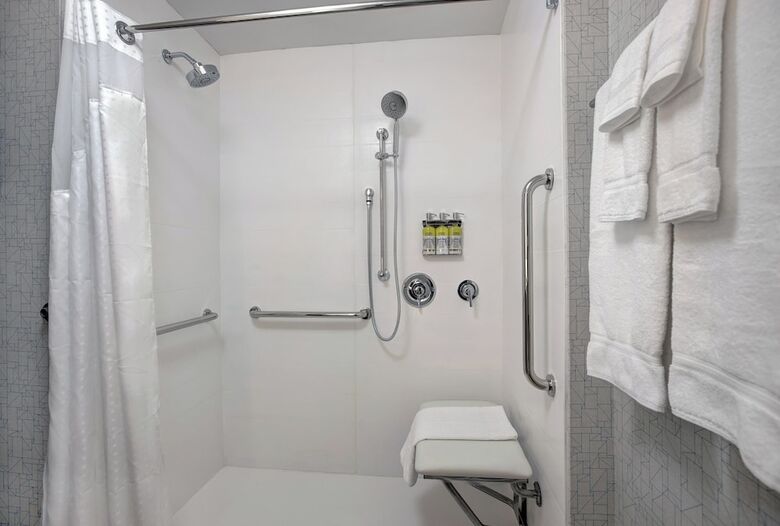 Hotel Holiday Inn Express Milwaukee Downtown By Ihg