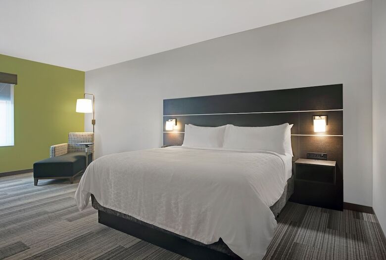 Hotel Holiday Inn Express Milwaukee Downtown By Ihg