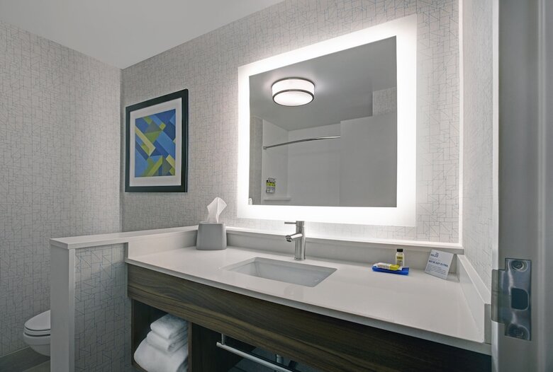 Hotel Holiday Inn Express Milwaukee Downtown By Ihg
