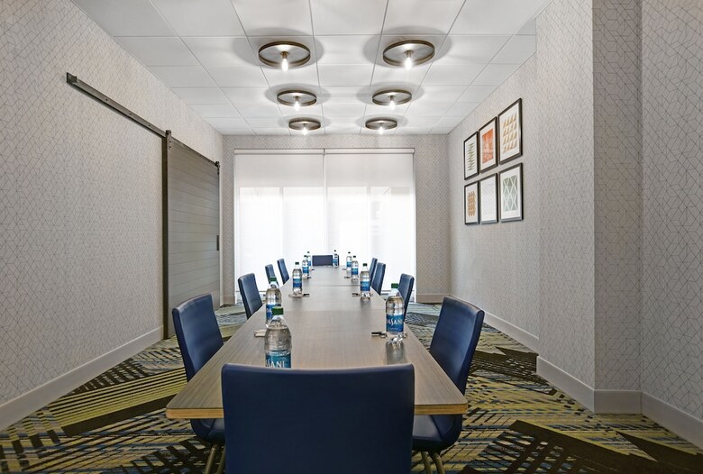 Hotel Holiday Inn Express Milwaukee Downtown By Ihg