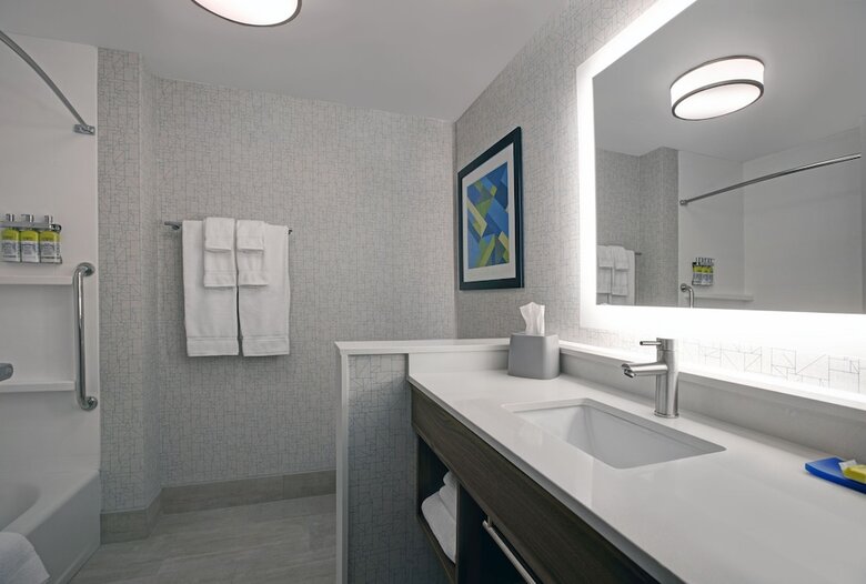 Hotel Holiday Inn Express Milwaukee Downtown By Ihg