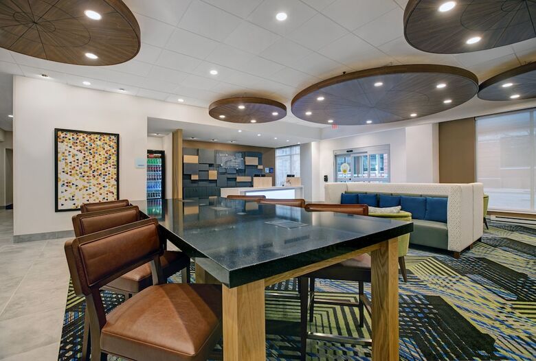 Hotel Holiday Inn Express Milwaukee Downtown By Ihg