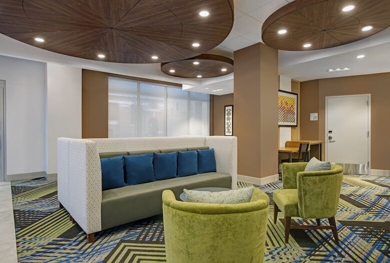 Hotel Holiday Inn Express Milwaukee Downtown By Ihg